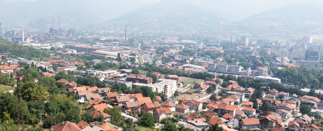 Luftaufnahme der Stadt Zenica in Bosnien und Herzegowina