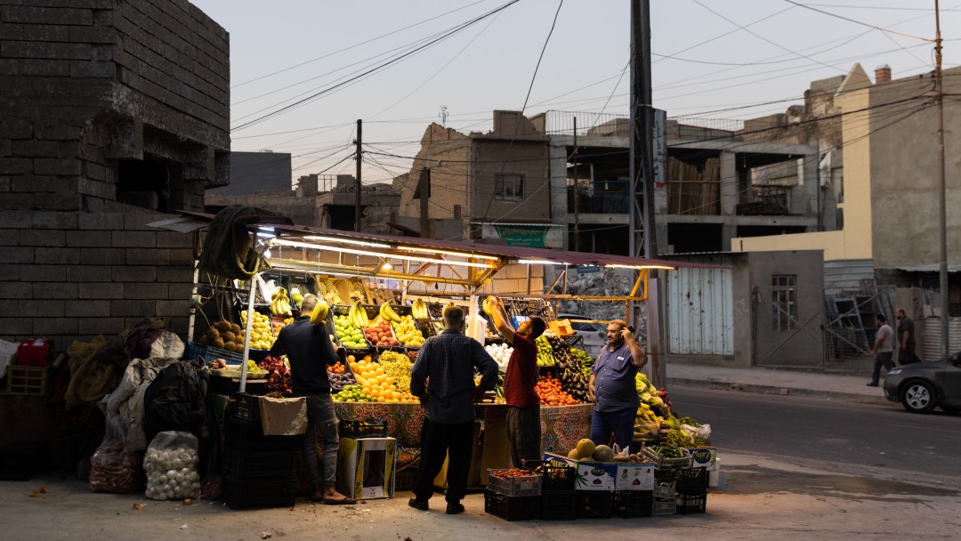Marktstand gegenüber der Al-Nouri Moschee in Mosul